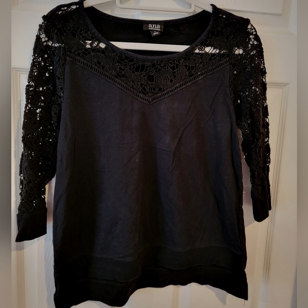 Sweater top with crocheted sleeves